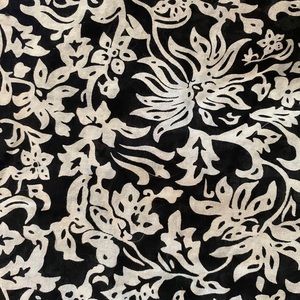 Acacia Kuau Pareo/Sarong in Black Batik Blossom